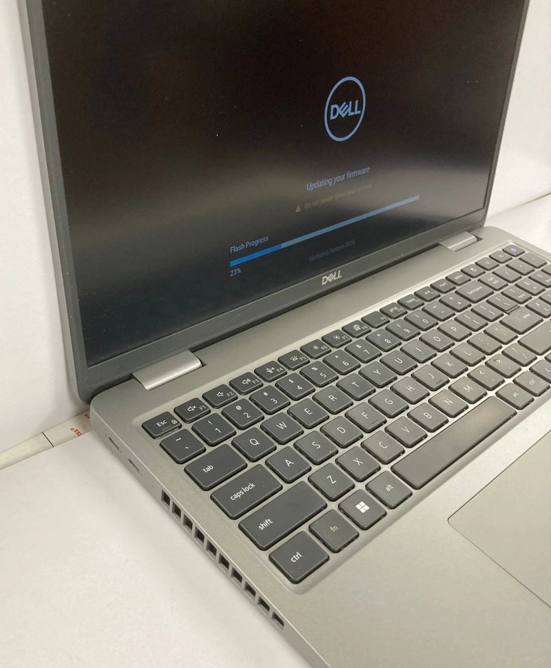 Dell Latitude 5540 15" Intel Core i7-1370P, 32GB DDR5, 1TB NVME SSD, Win 11 Pro