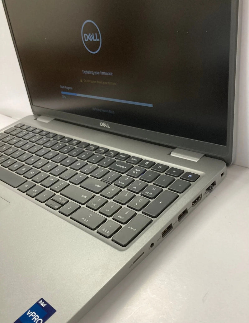 Dell Latitude 5540 15" Intel Core i7-1370P, 32GB DDR5, 1TB NVME SSD, Win 11 Pro